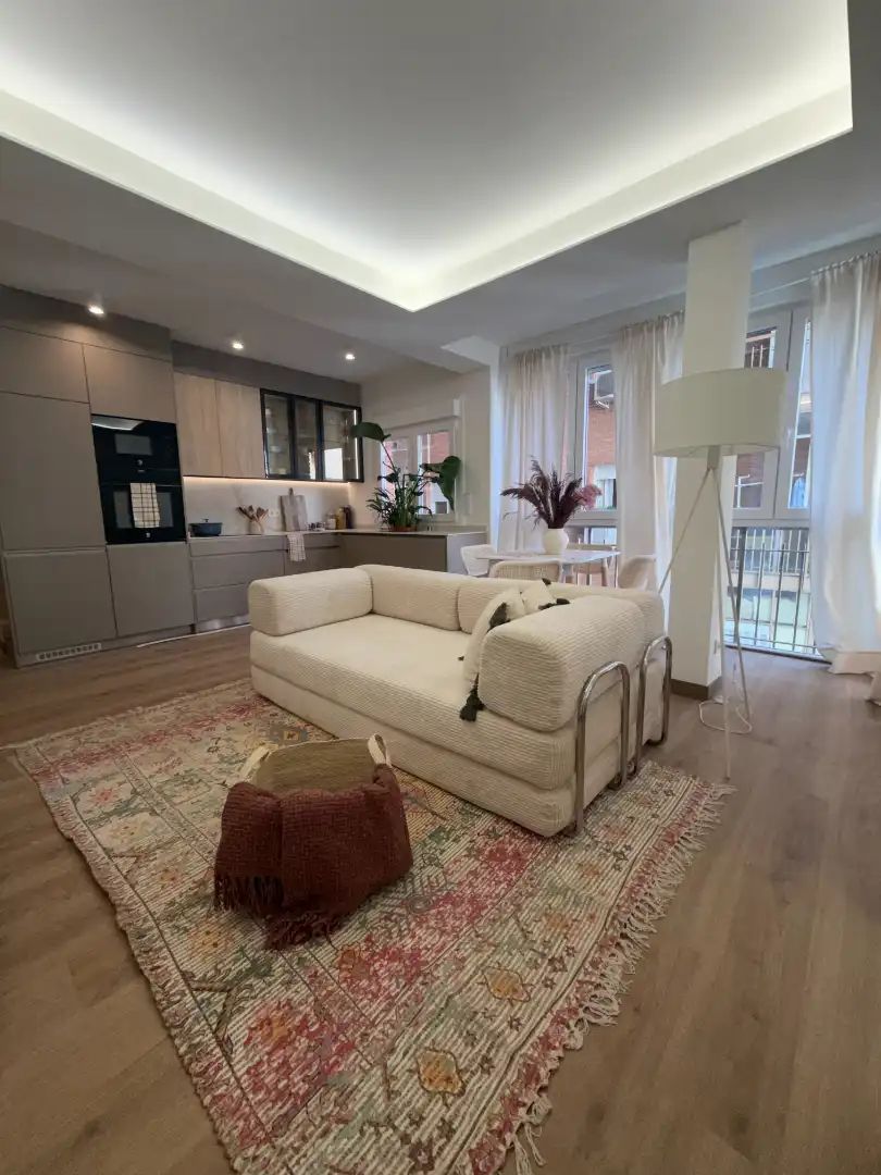 Living room of Flat for sale in Madrid  with Air Conditioner, Heating and Furnished
