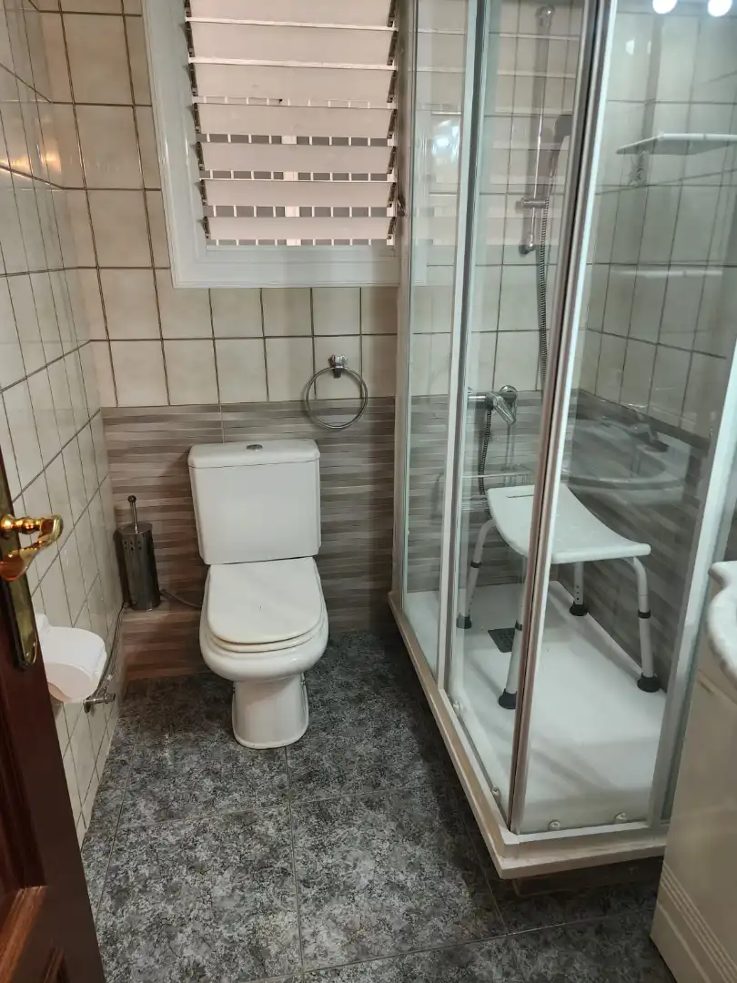 Bathroom of Flat for sale in L'Hospitalet de Llobregat  with Furnished, Oven and Washing machine