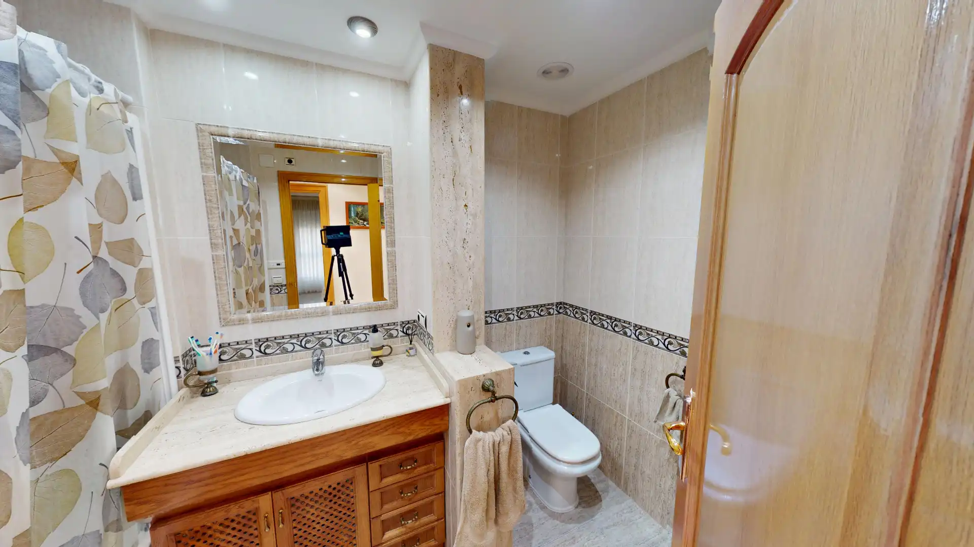 Baño de Piso en venta en Elche / Elx con Aire acondicionado, Amueblado y Balcón