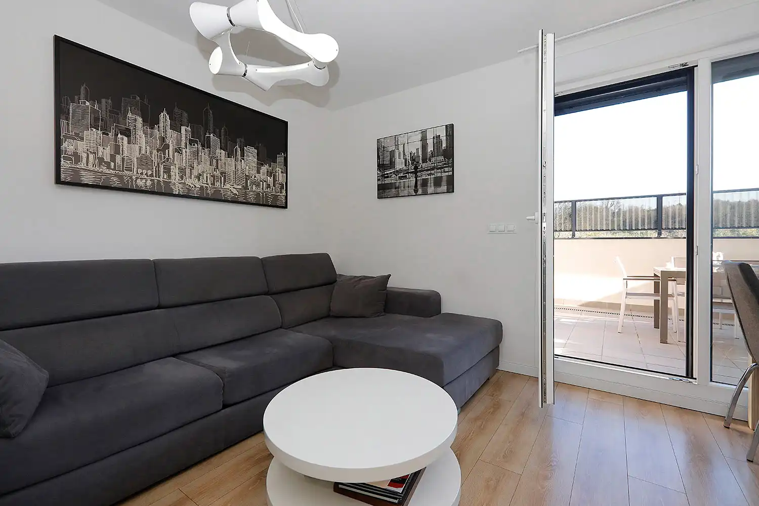 Sala d'estar de Dúplex en venda en Donostia - San Sebastián  amb Aire condicionat, Terrassa i Moblat