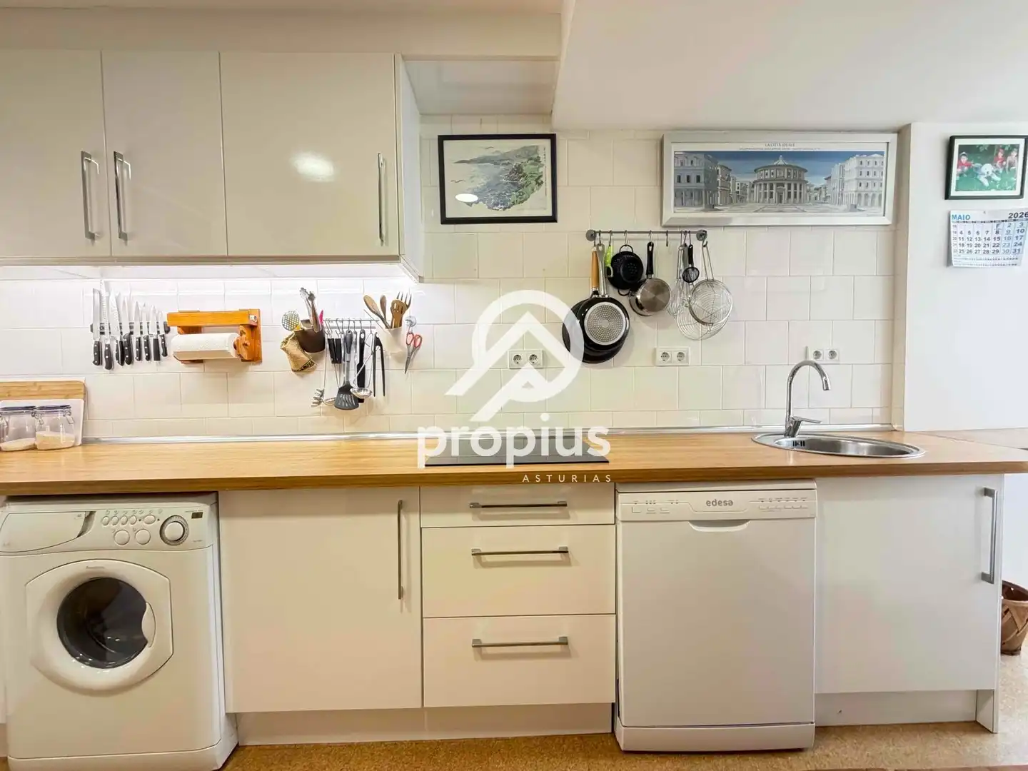 Kitchen of Flat for sale in Oviedo   with Heating, Parquet flooring and Oven