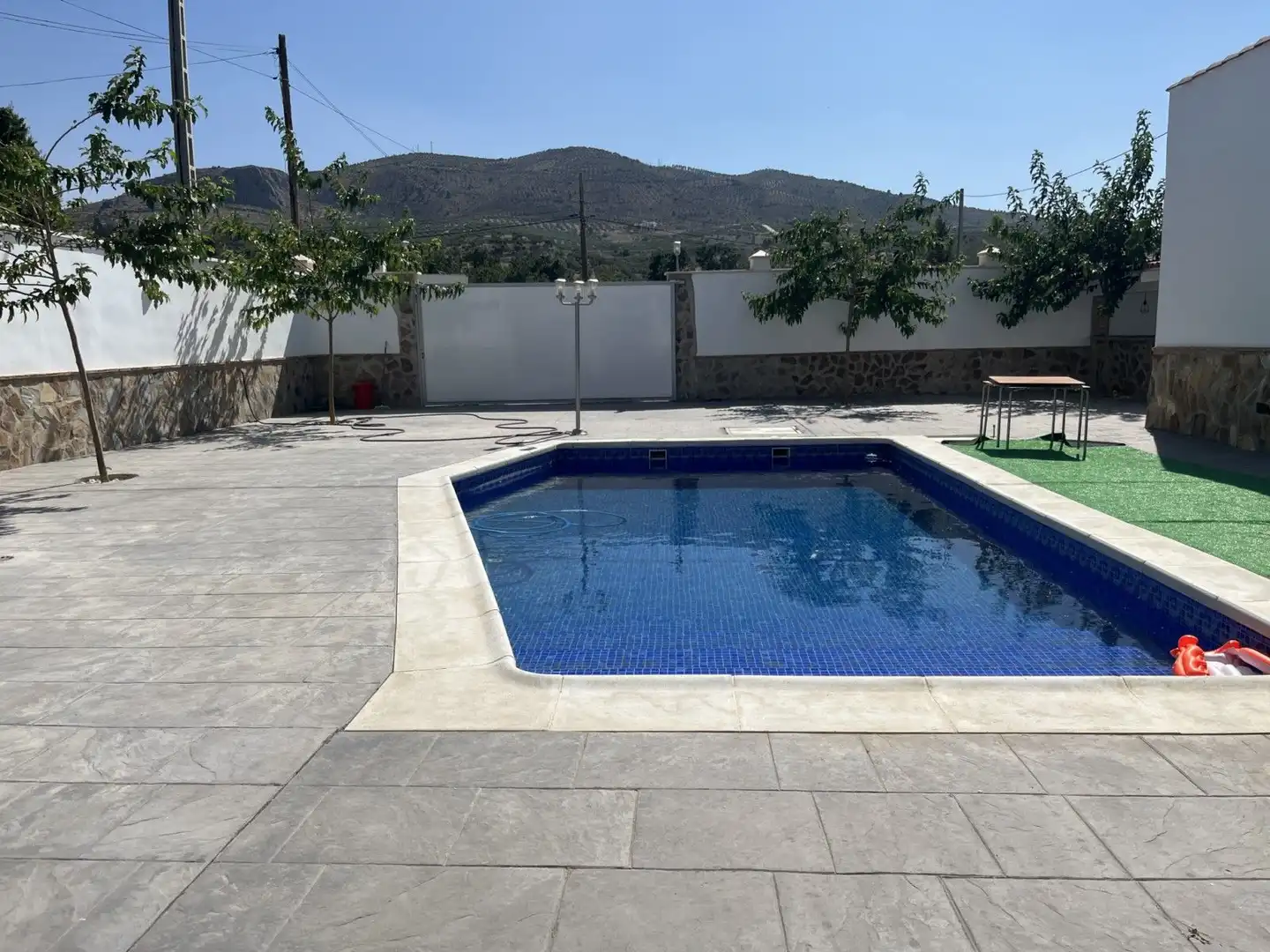 Piscina de Casa o xalet en venda en Jaén amb Aire condicionat, Calefacció i Jardí privat