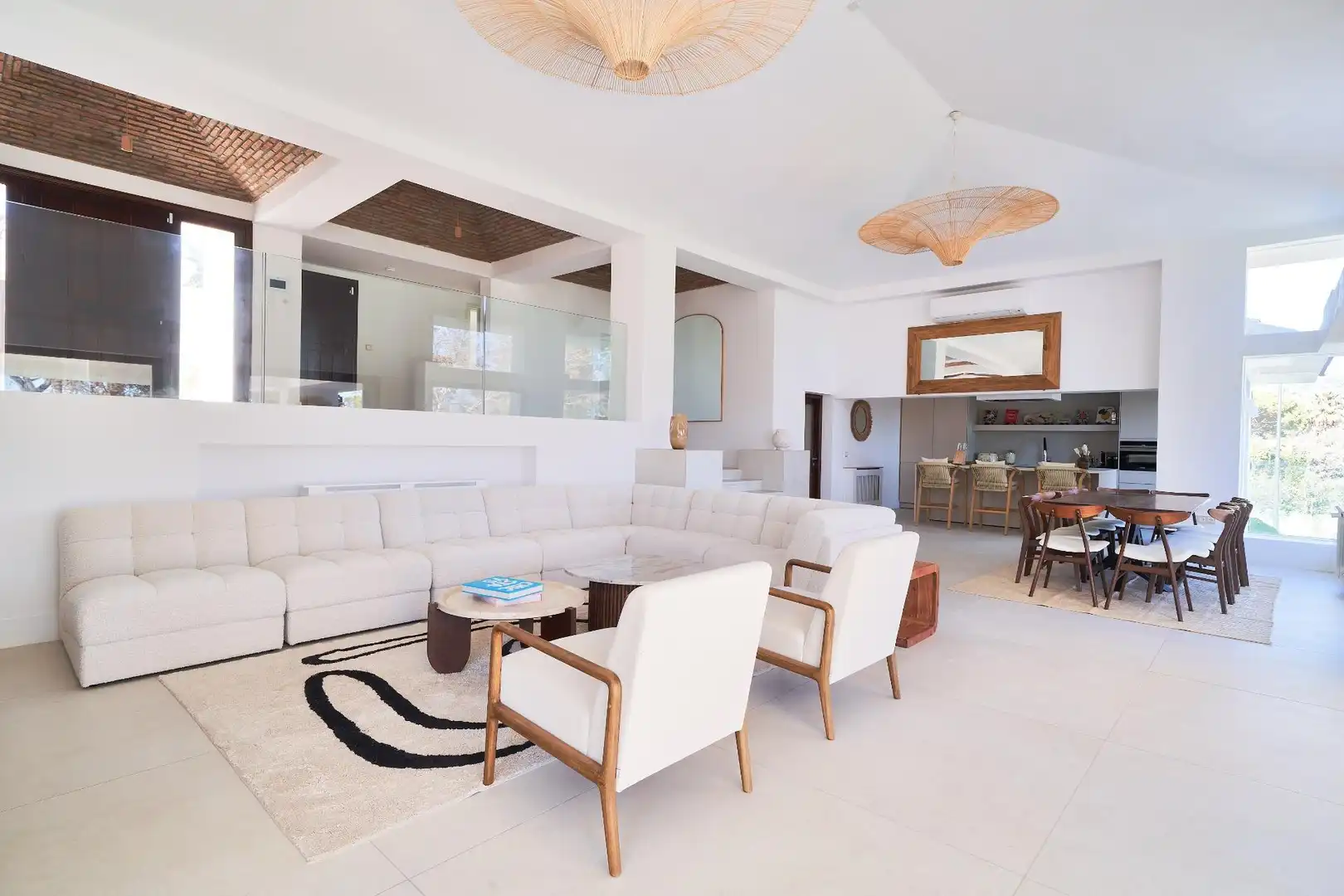 Sala de estar de Casa o chalet en venta en Marbella con Aire acondicionado, Calefacción y Jardín privado