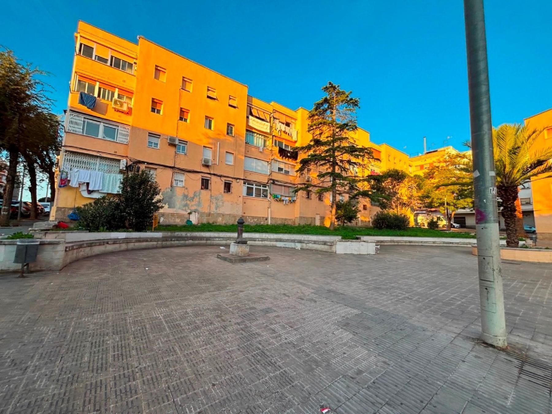 Exterior view of Flat for sale in L'Hospitalet de Llobregat