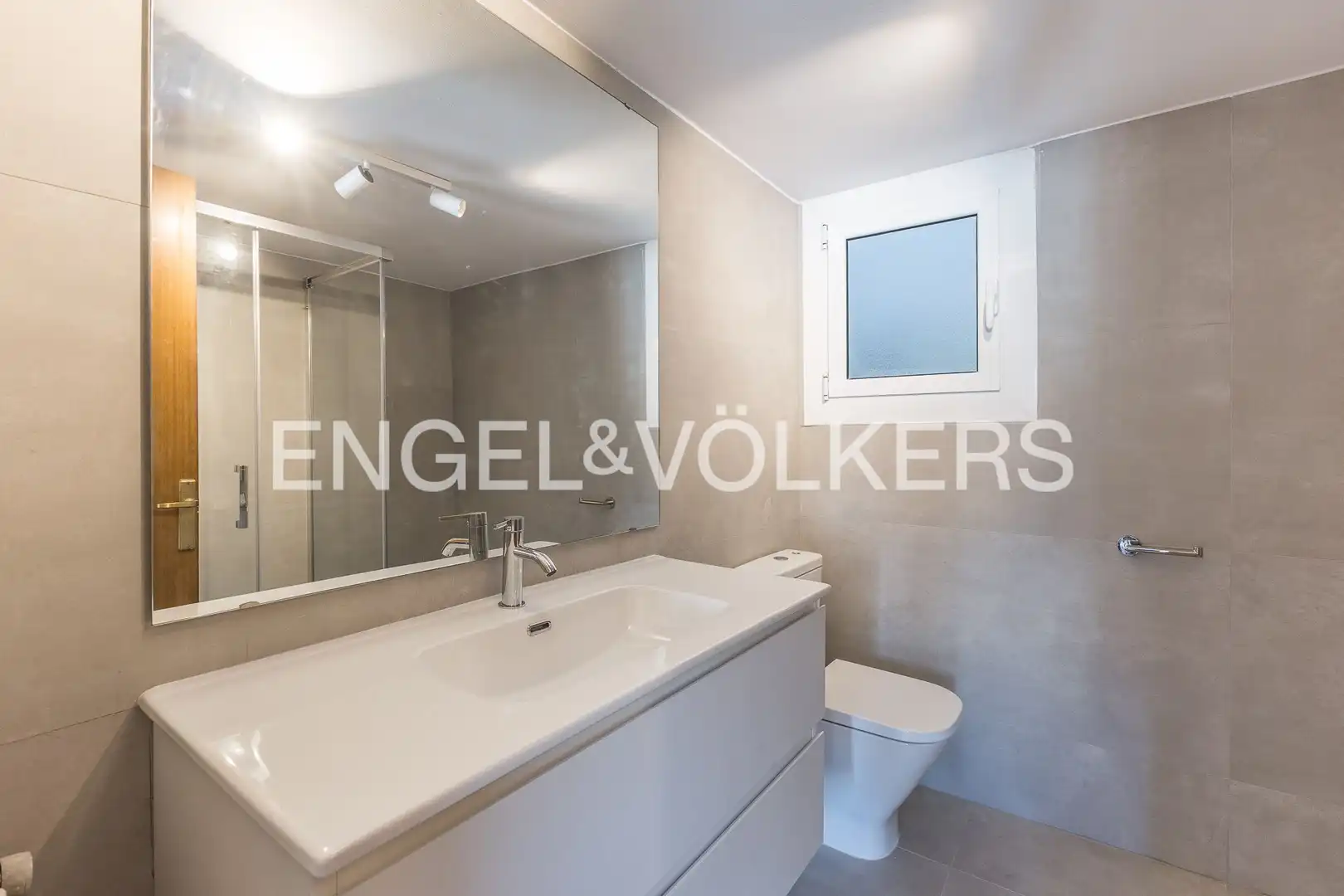 Baño de Piso de alquiler en Barcelona con Aire acondicionado, Calefacción y Parquet