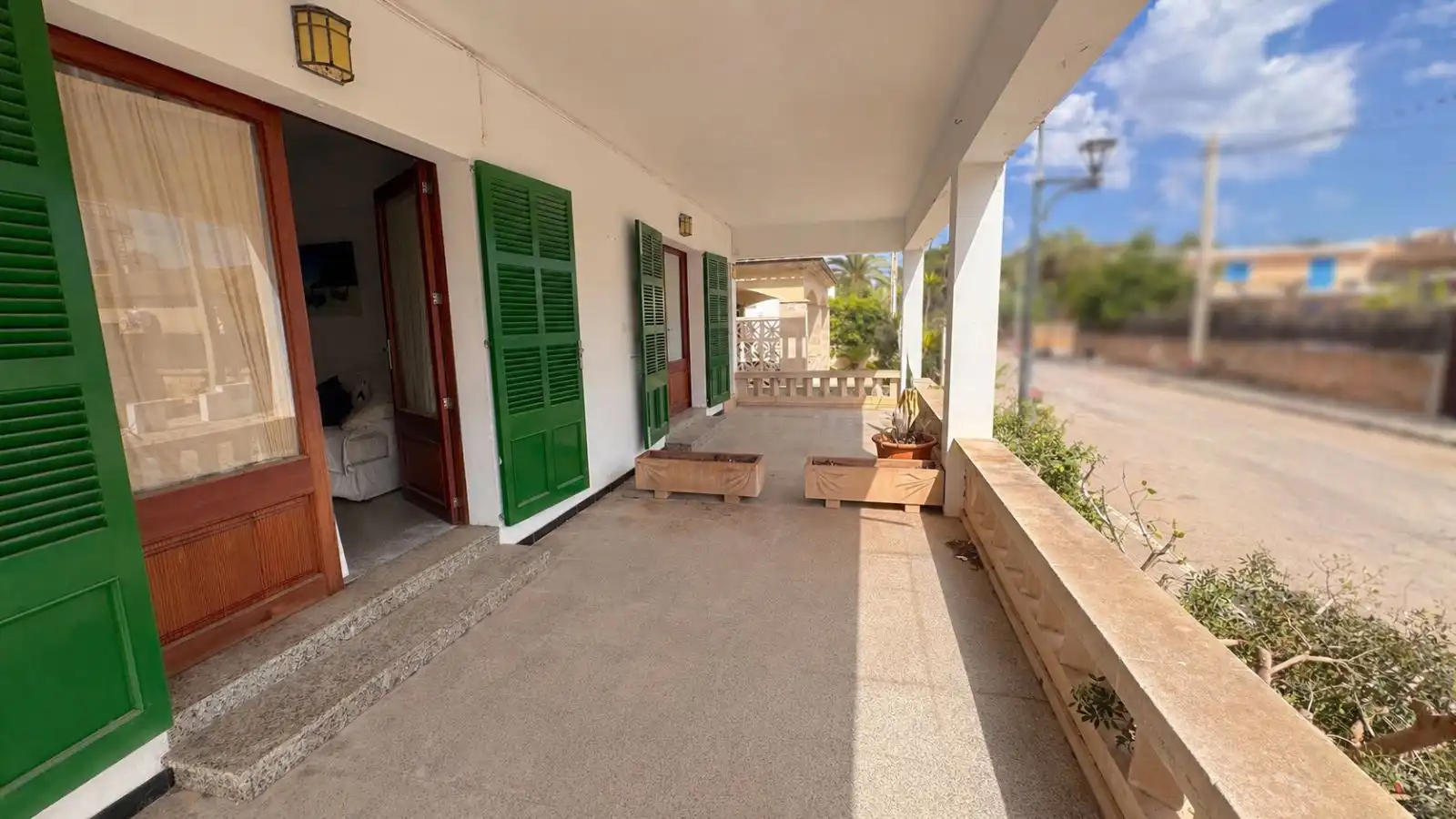 Vista exterior de Casa adosada en venda en Ses Salines amb Calefacció, Terrassa i Balcó