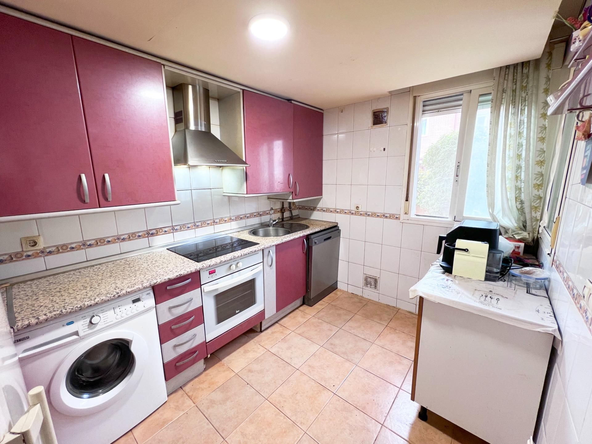 Kitchen of Single-family semi-detached for sale in Valdemoro  with Air Conditioner, Heating and Private garden