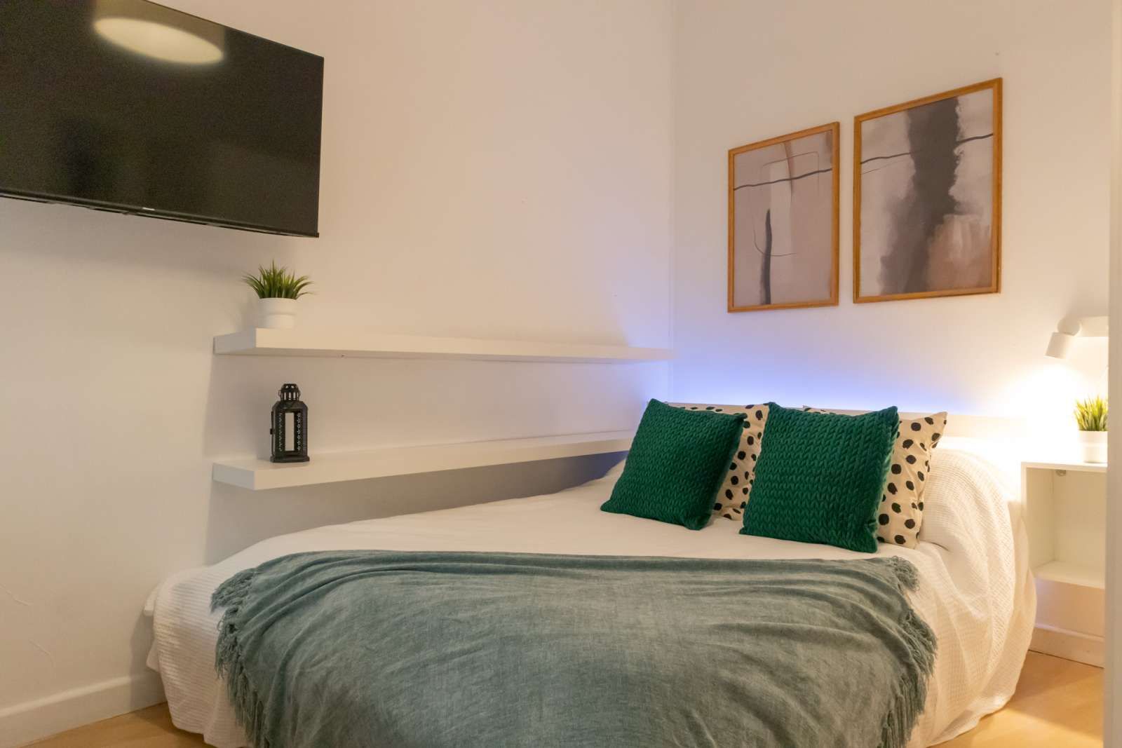 Bedroom of Flat to share in  Madrid Capital  with Air Conditioner and Terrace