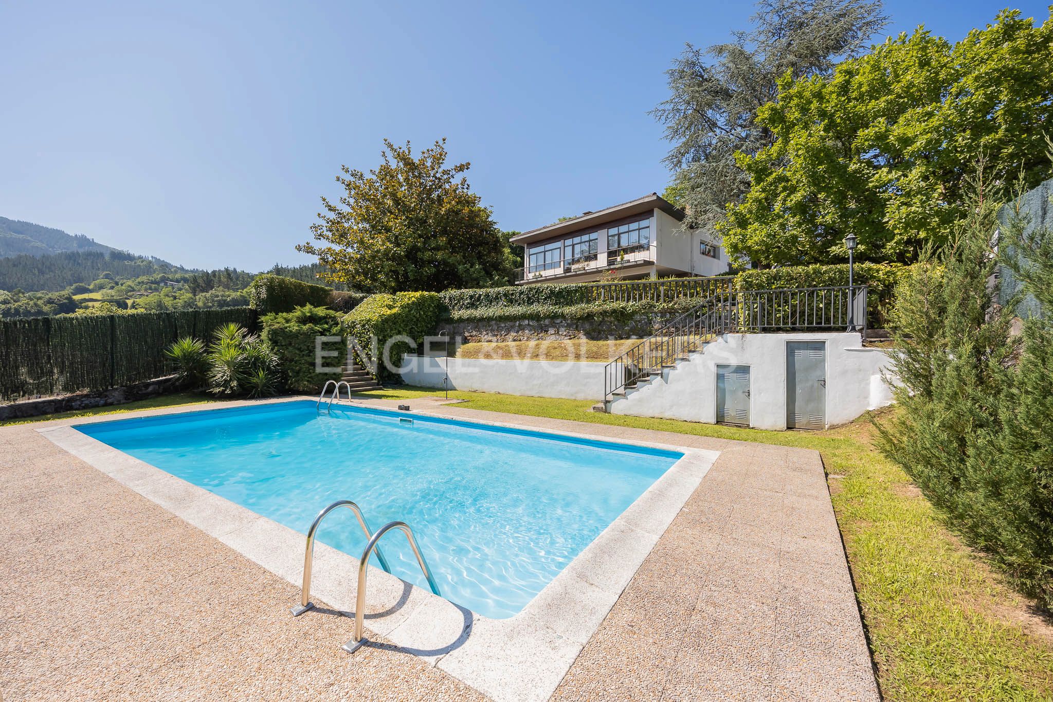 Piscina de Casa o xalet en venda en Zaldibar amb Calefacció, Jardí privat i Terrassa