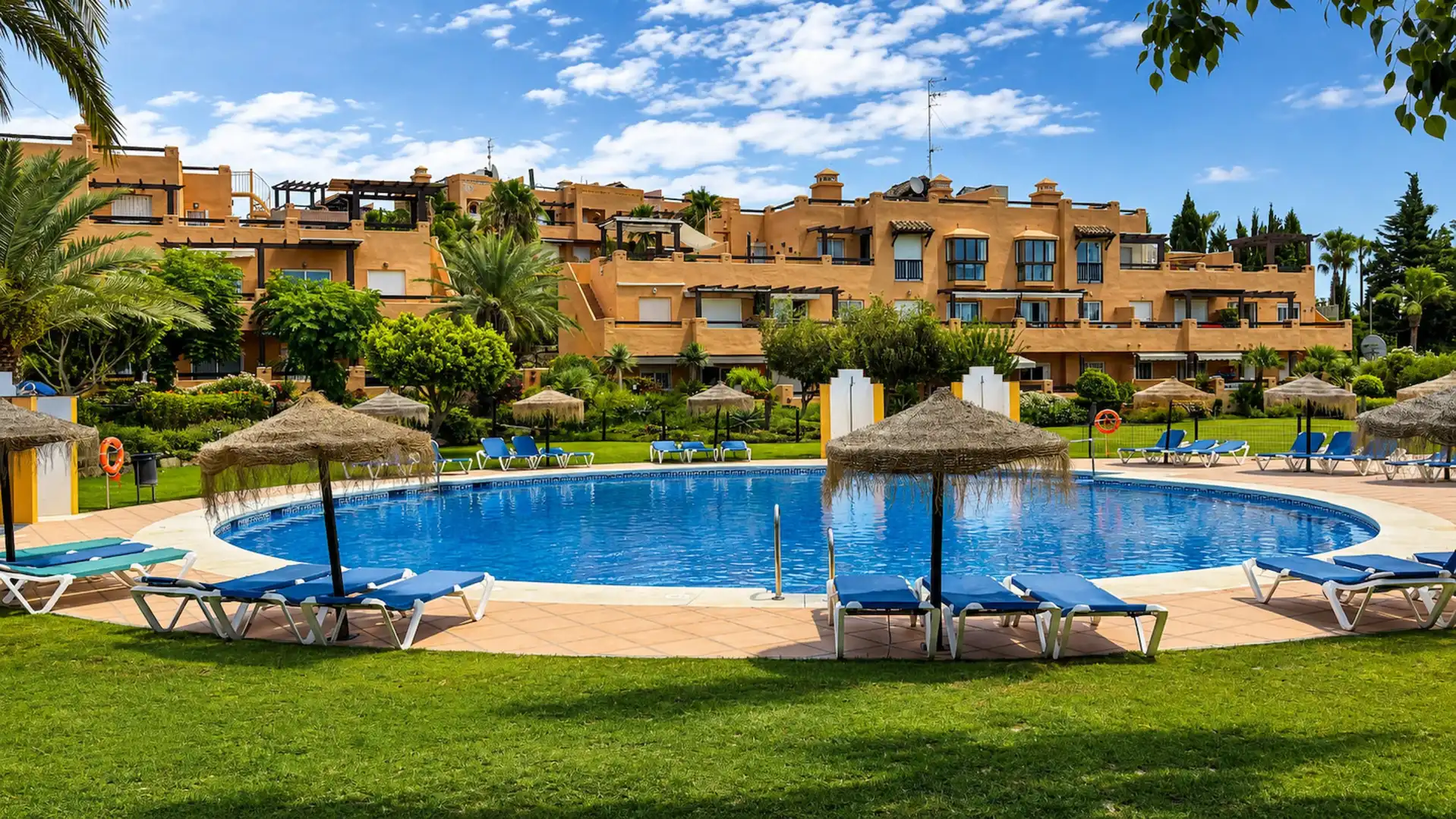 Penthouse with pool for sale in Casares Golf - Casares del Sol