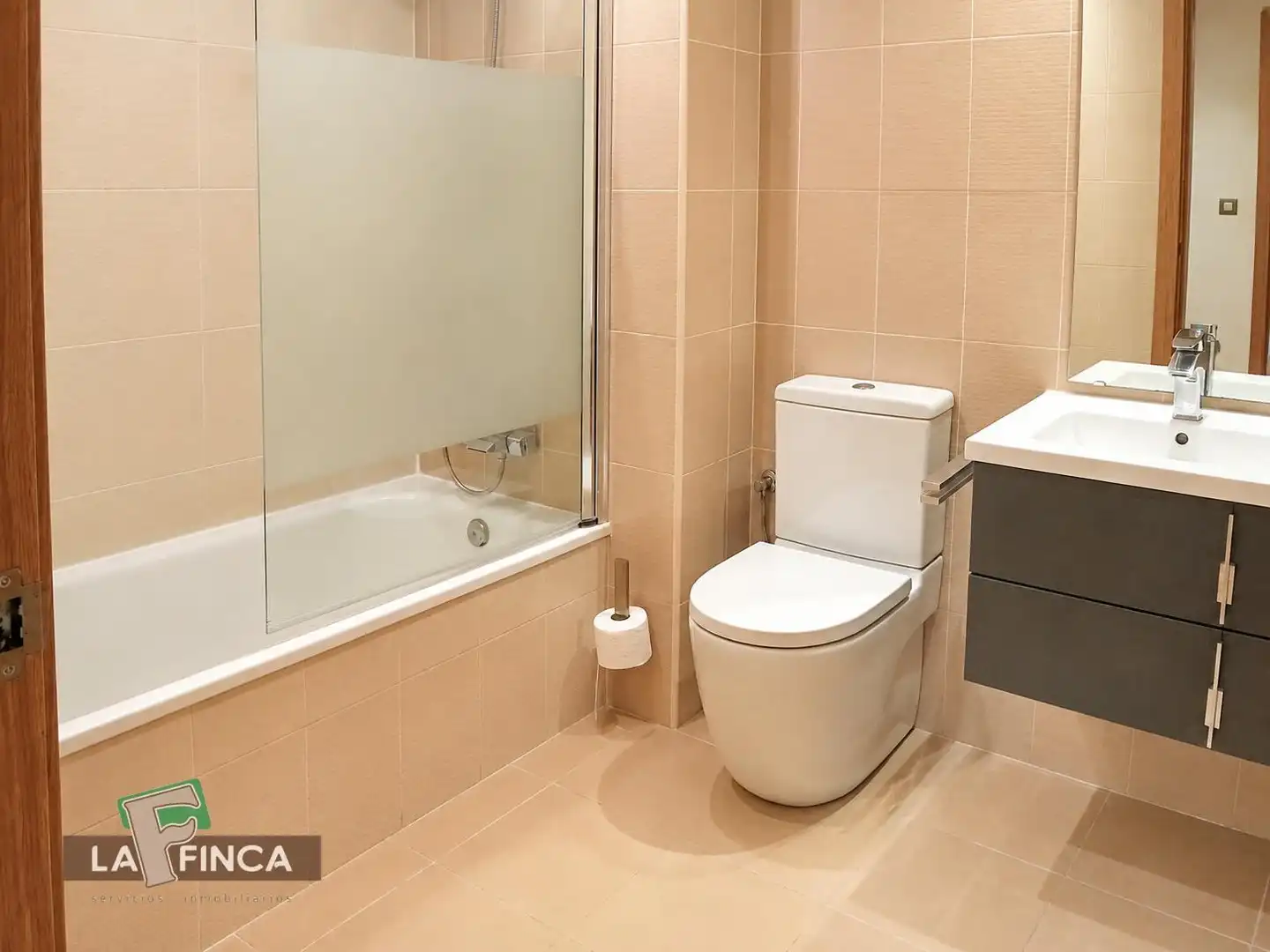 Badezimmer von Wohnung zum Verkauf in Oviedo  mit Heizung, Terrasse und Abstellraum