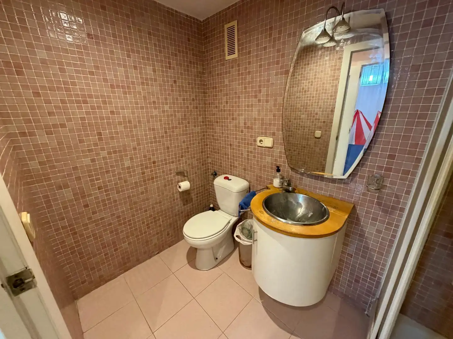 Baño de Piso en venta en Silla con Balcón
