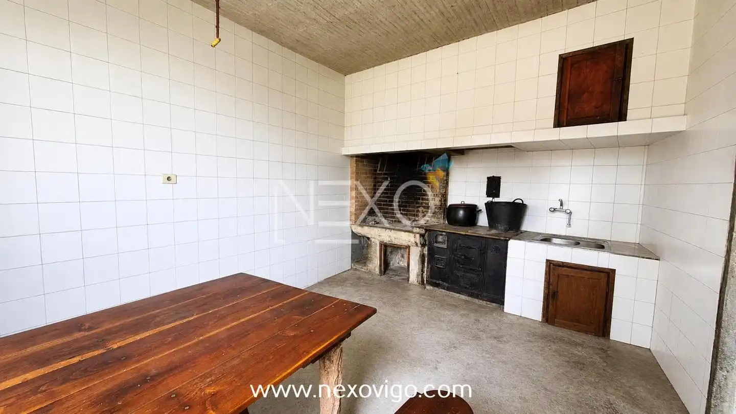 Cuina de Casa o xalet en venda en Marín amb Jardí privat i Traster
