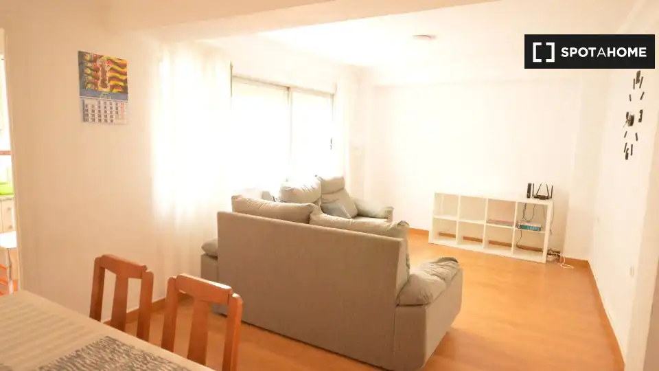 Sala d'estar de Pis de lloguer en Valencia amb Aire condicionat, Calefacció i Moblat