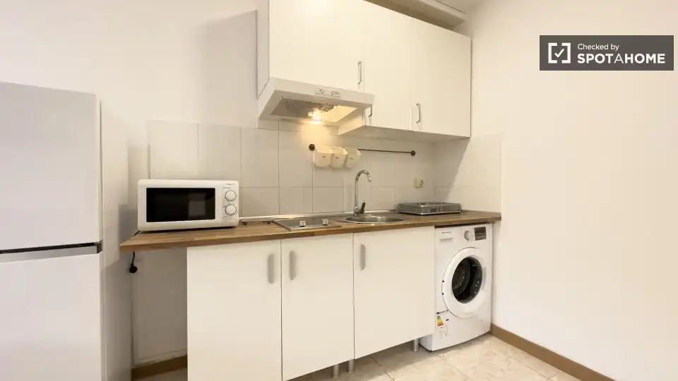 Flat with terrace to rent in Ciutat Vella, imagen 5