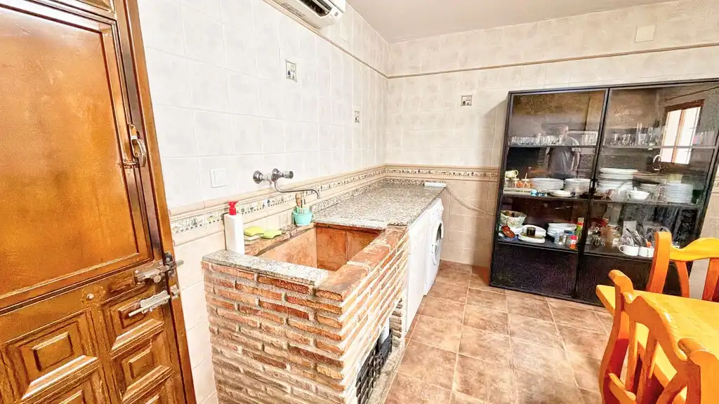 Cocina de Finca rústica en venta en Periana con Aire acondicionado, Jardín privado y Terraza