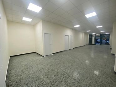 Local comercial de lloguer a Avenida Alameda Camilo Sesto