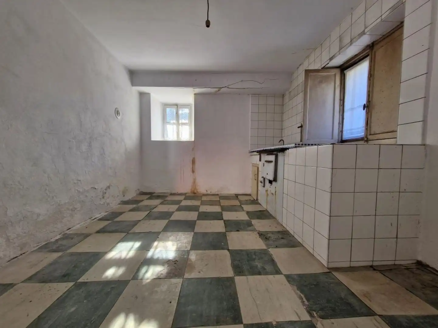 Küche von Einfamilien-Reihenhaus zum Verkauf in Arenas de Iguña mit Privatgarten und Balkon