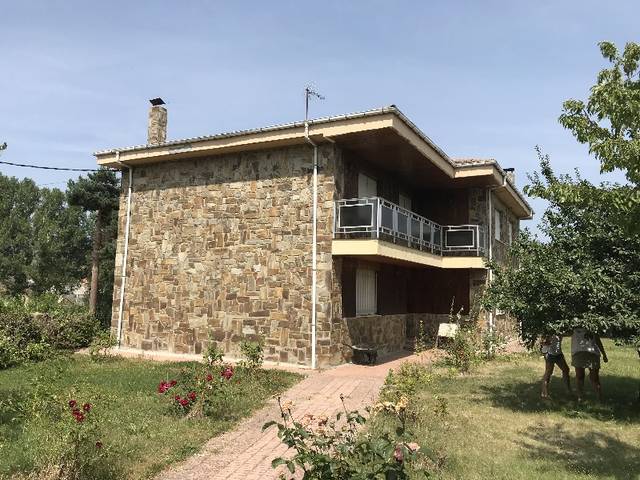 Casa-chalet en Venta en Lucillo
