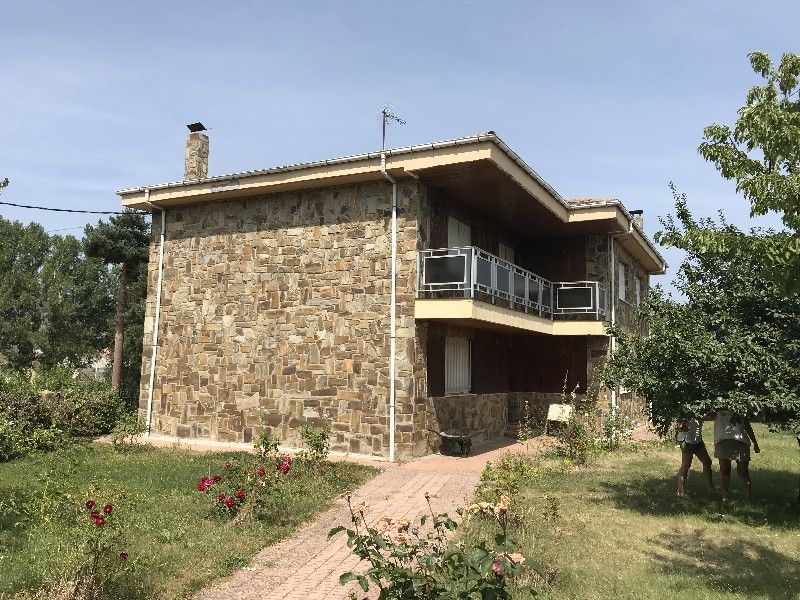 House or chalet for sale in Lucillo