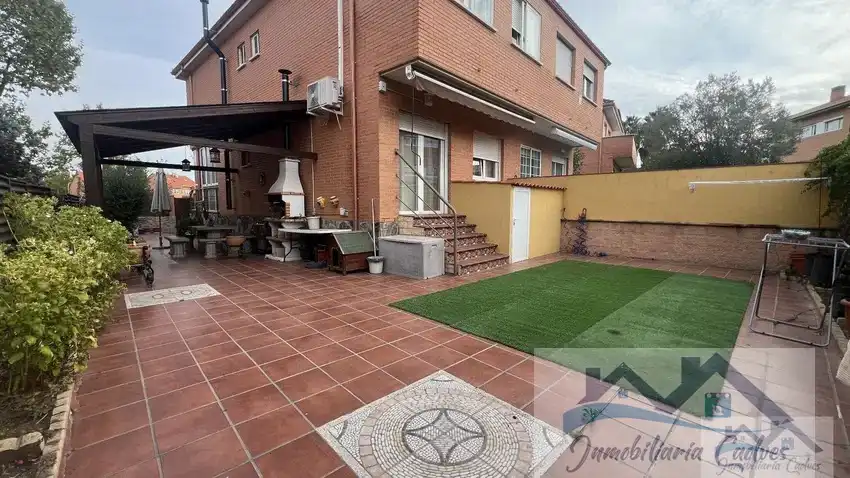 Garten von Einfamilien-Reihenhaus zum Verkauf in Boadilla del Monte mit Klimaanlage, Heizung und Parkett