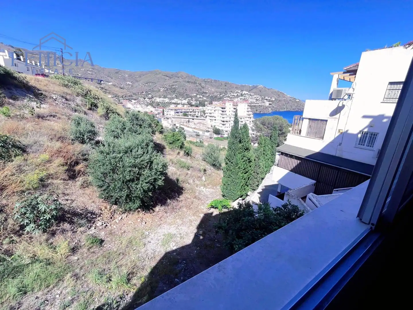 Vista exterior de Piso en venta en Almuñécar con Terraza, Trastero y Piscina comunitaria