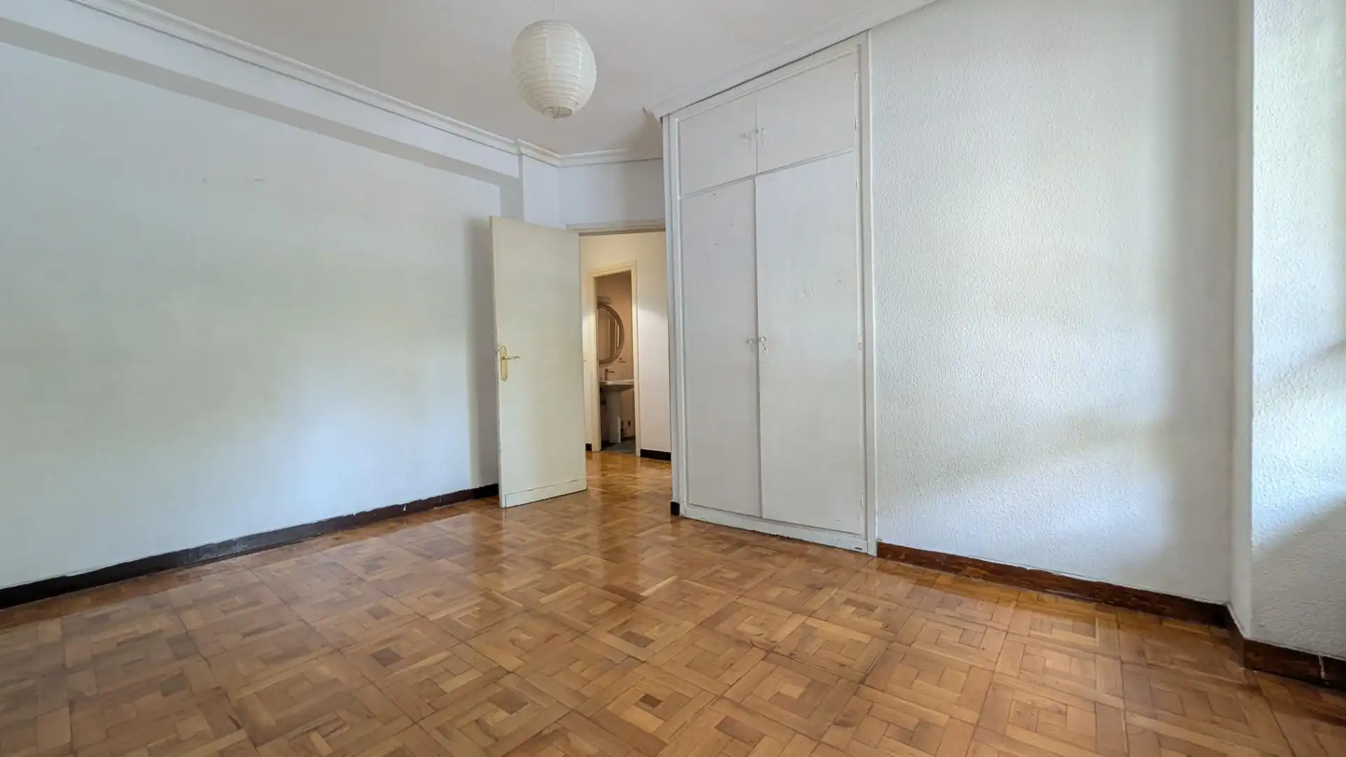 Habitación de Piso en venta en  Pamplona / Iruña con Calefacción y Terraza