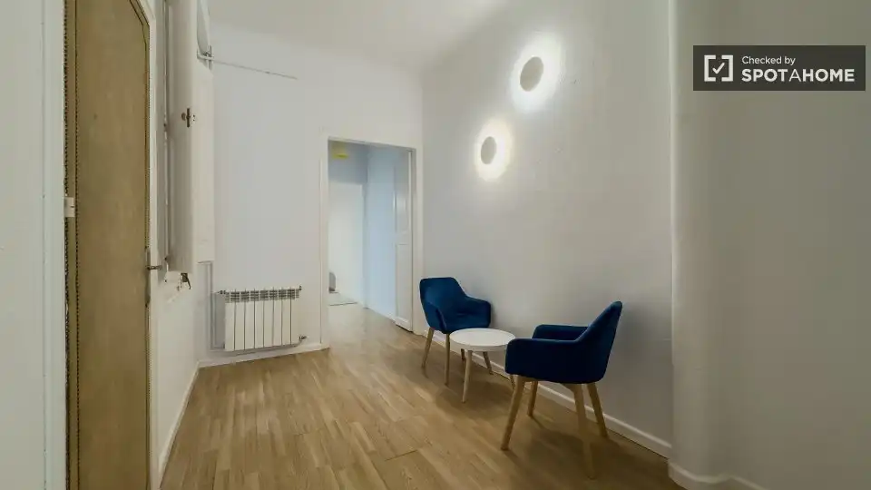 Flat with terrace to rent in Ciutat Vella, imagen 3