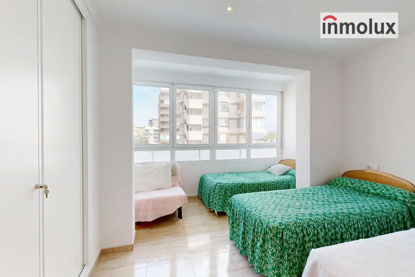 Habitación de Piso en venta en Alicante / Alacant con Aire acondicionado, Calefacción y Terraza