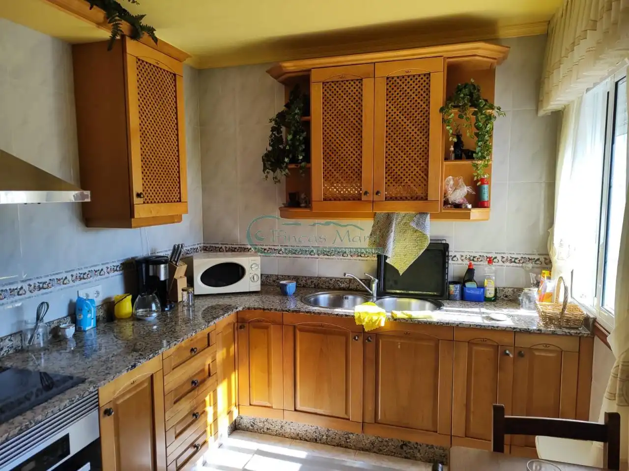 Cuina de Casa o xalet en venda en Cangas  amb Calefacció, Jardí privat i Terrassa