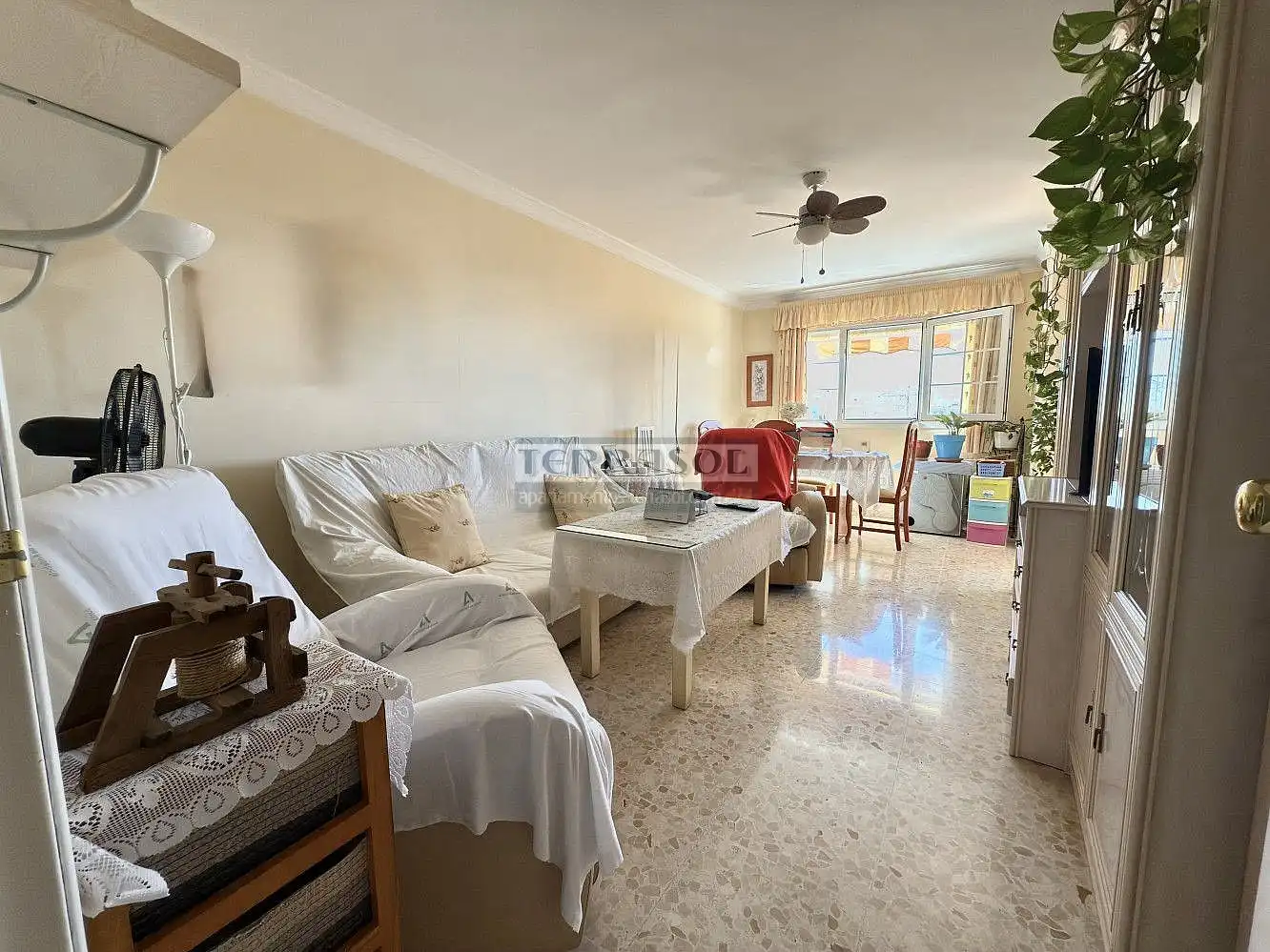 Sala d'estar de Apartament en venda en Vélez-Málaga amb Jardí privat, Terrassa i Traster