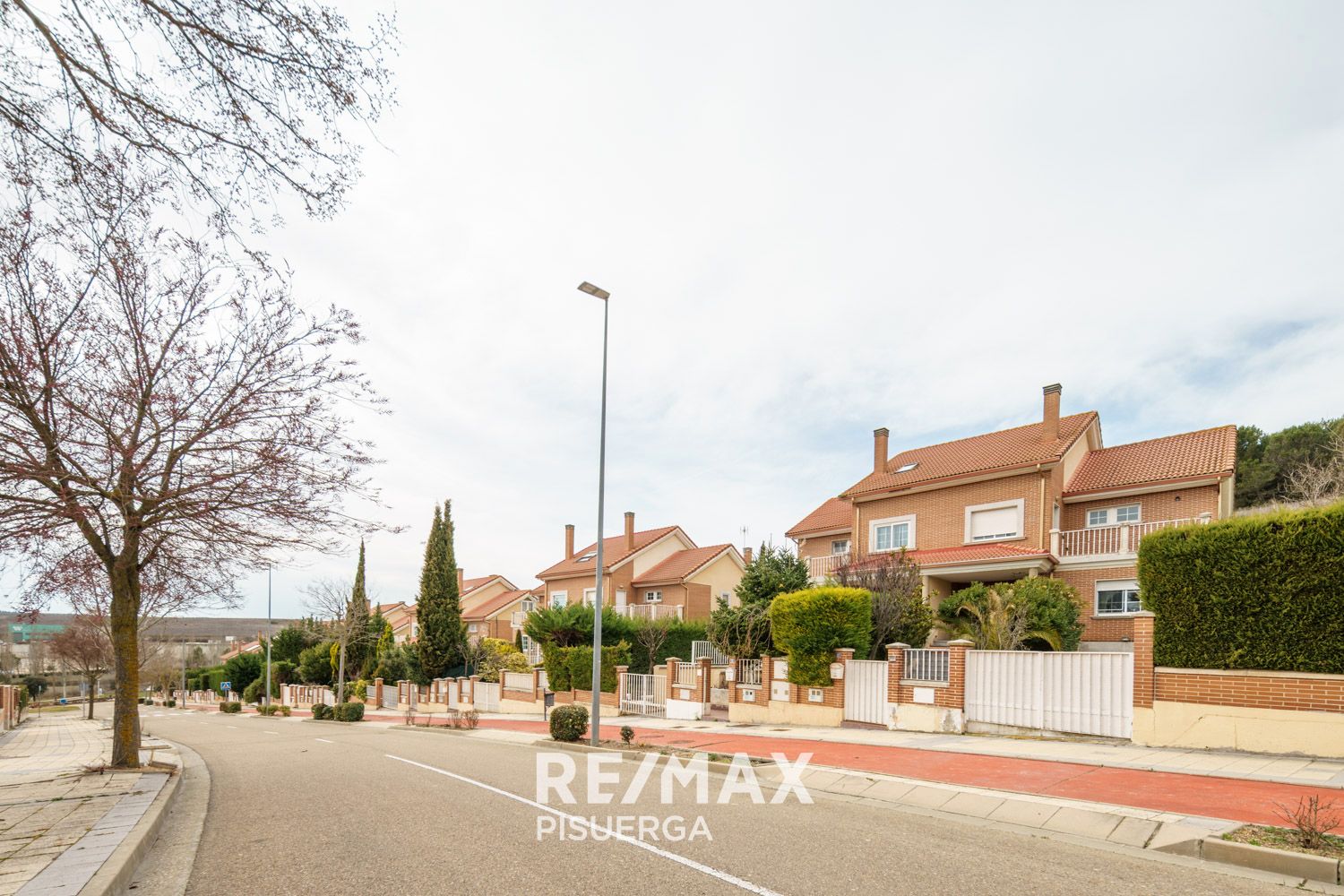 Vista exterior de Casa o xalet en venda en Arroyo de la Encomienda amb Aire condicionat, Calefacció i Jardí privat