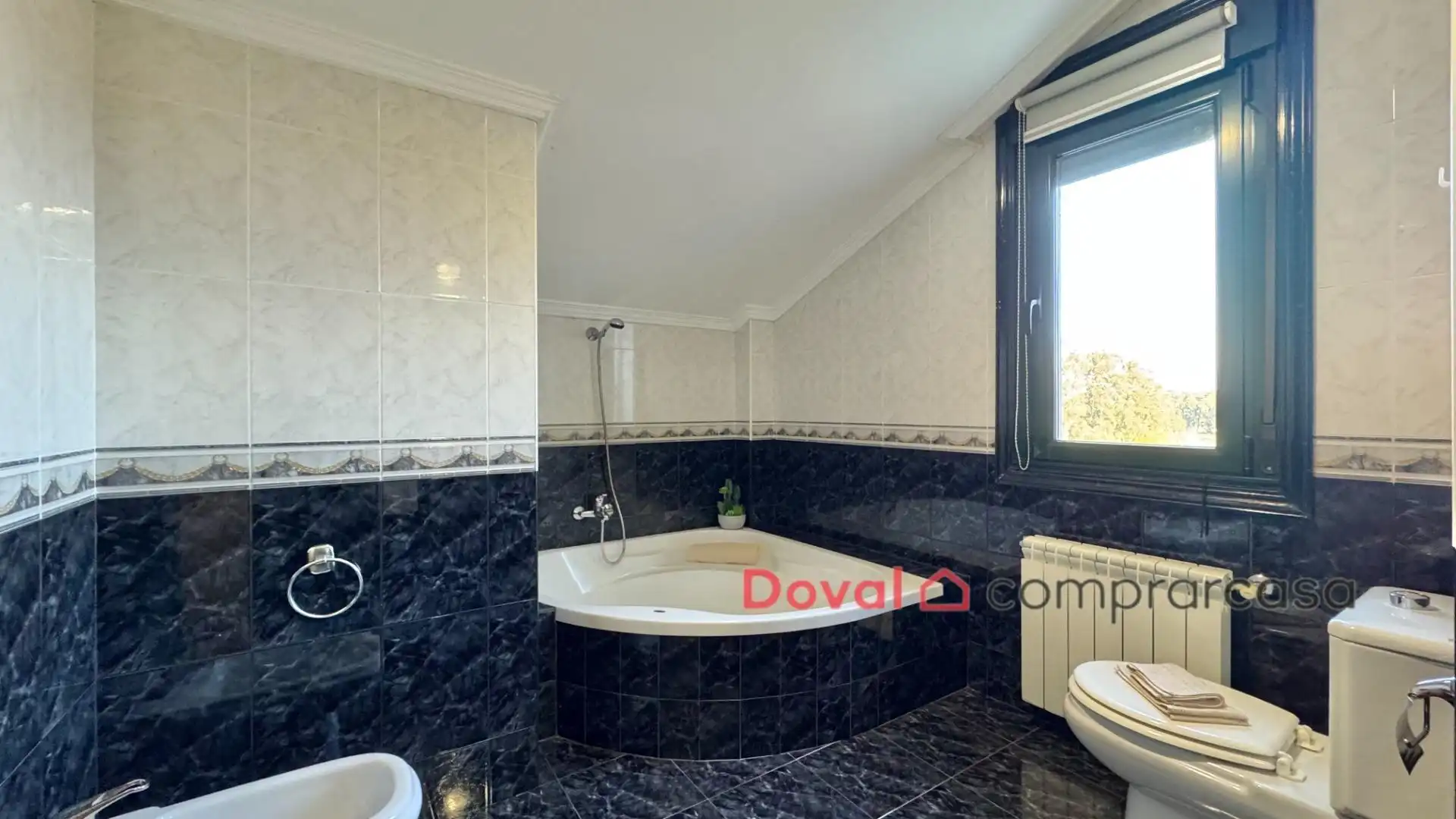 Bany de Casa o xalet en venda en Salceda de Caselas amb Calefacció, Jardí privat i Terrassa