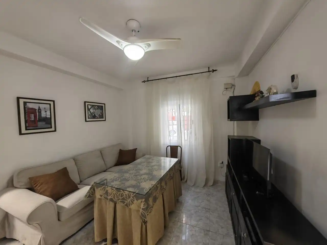Schlafzimmer von Erdgeschoss zur Miete in Sevilla mit Möbliert