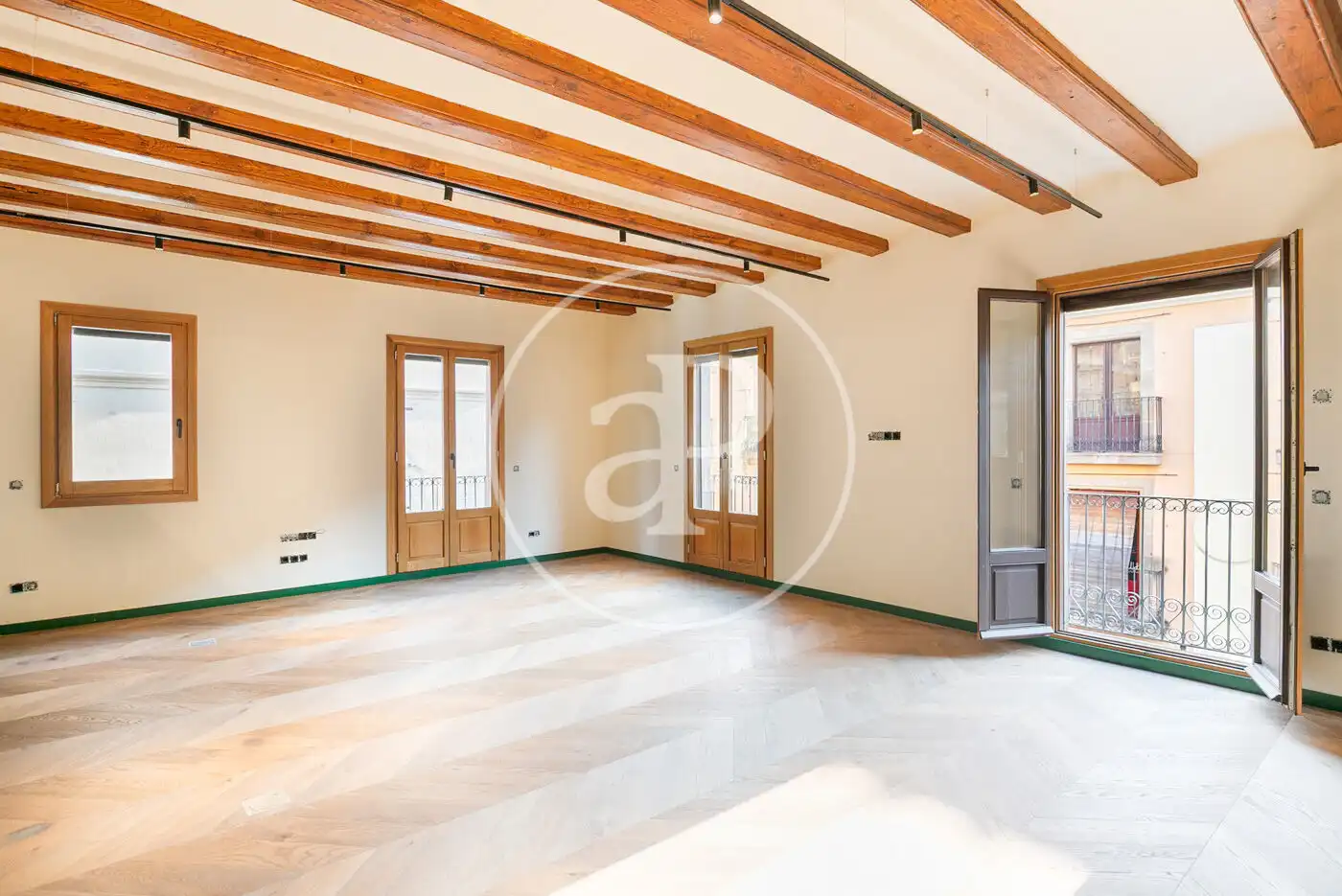 Dachboden zum Verkauf in Barcelona mit Klimaanlage, Heizung und Terrasse