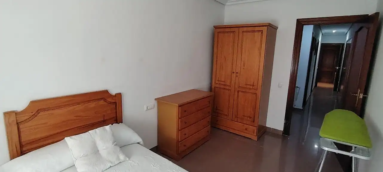 Habitación de Piso de alquiler en Linares con Aire acondicionado, Calefacción y Amueblado