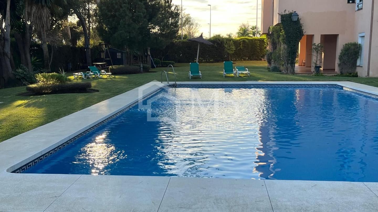 Piscina de Planta baixa en venda en Marbella amb Aire condicionat, Terrassa i Moblat