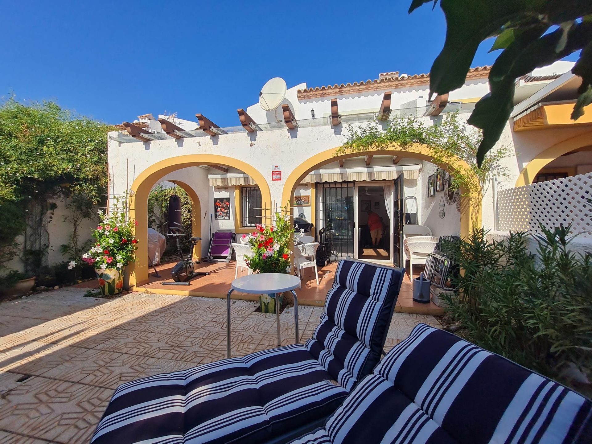 Terrace of House or chalet for sale in Calpe / Calp  with Air Conditioner, Heating and Private garden