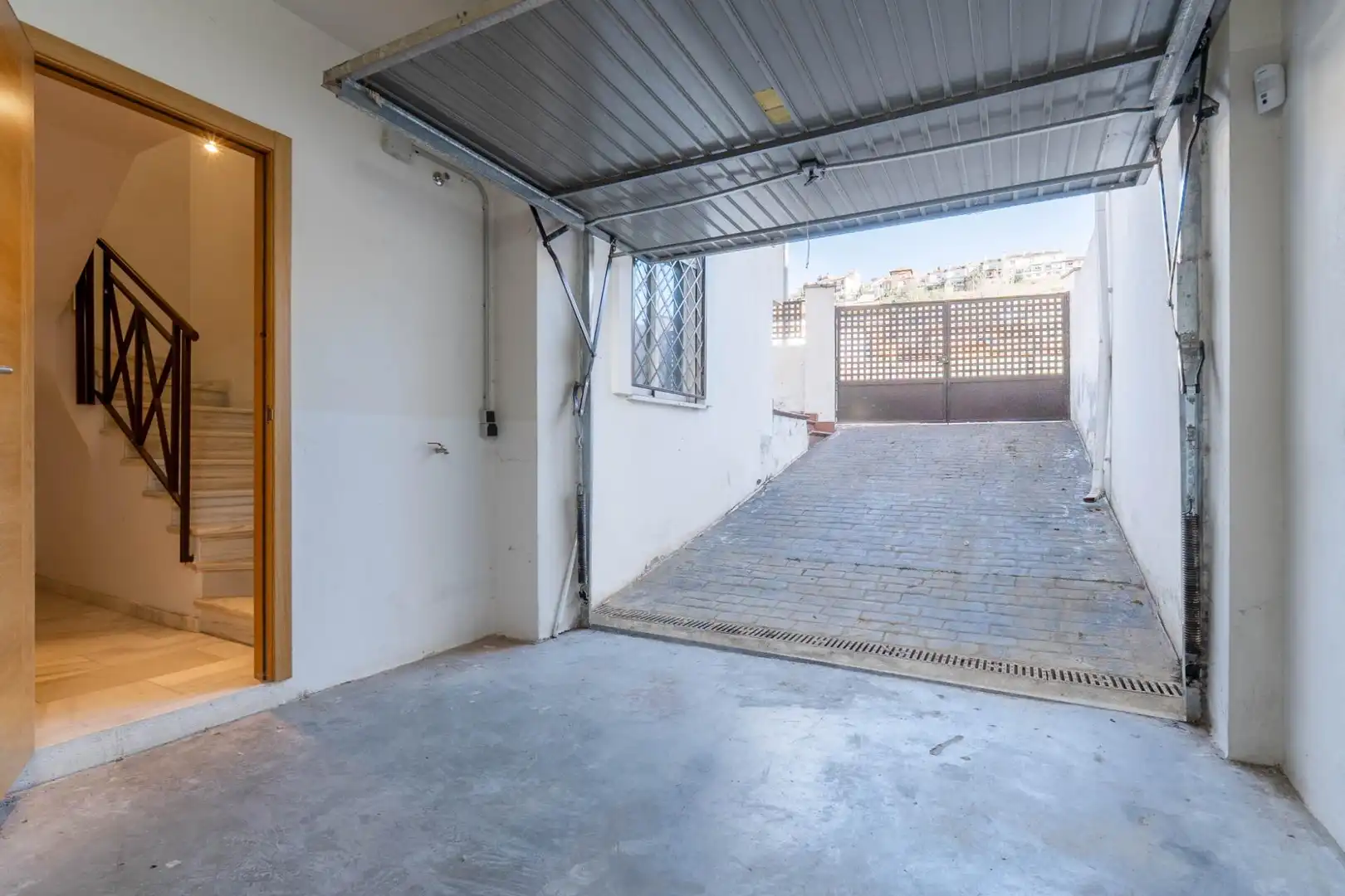 Casa adosada en venta en Cenes de la Vega con Aire acondicionado, Calefacción y Jardín privado