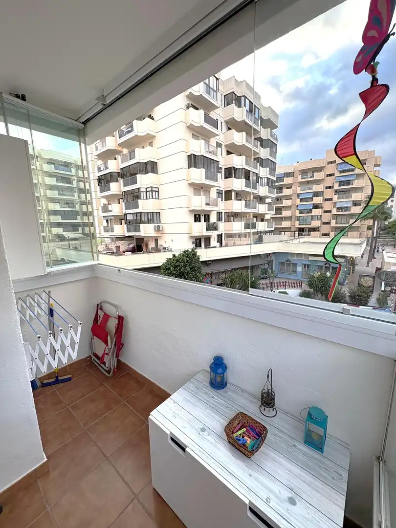 Terrasse von Wohnung zum Verkauf in Fuengirola mit Klimaanlage, Heizung und Terrasse