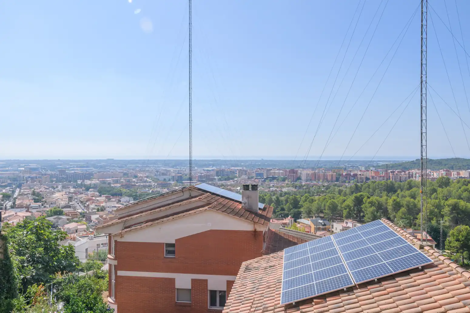 Vista exterior de Casa o chalet en venta en Viladecans con Terraza, Piscina y Balcón