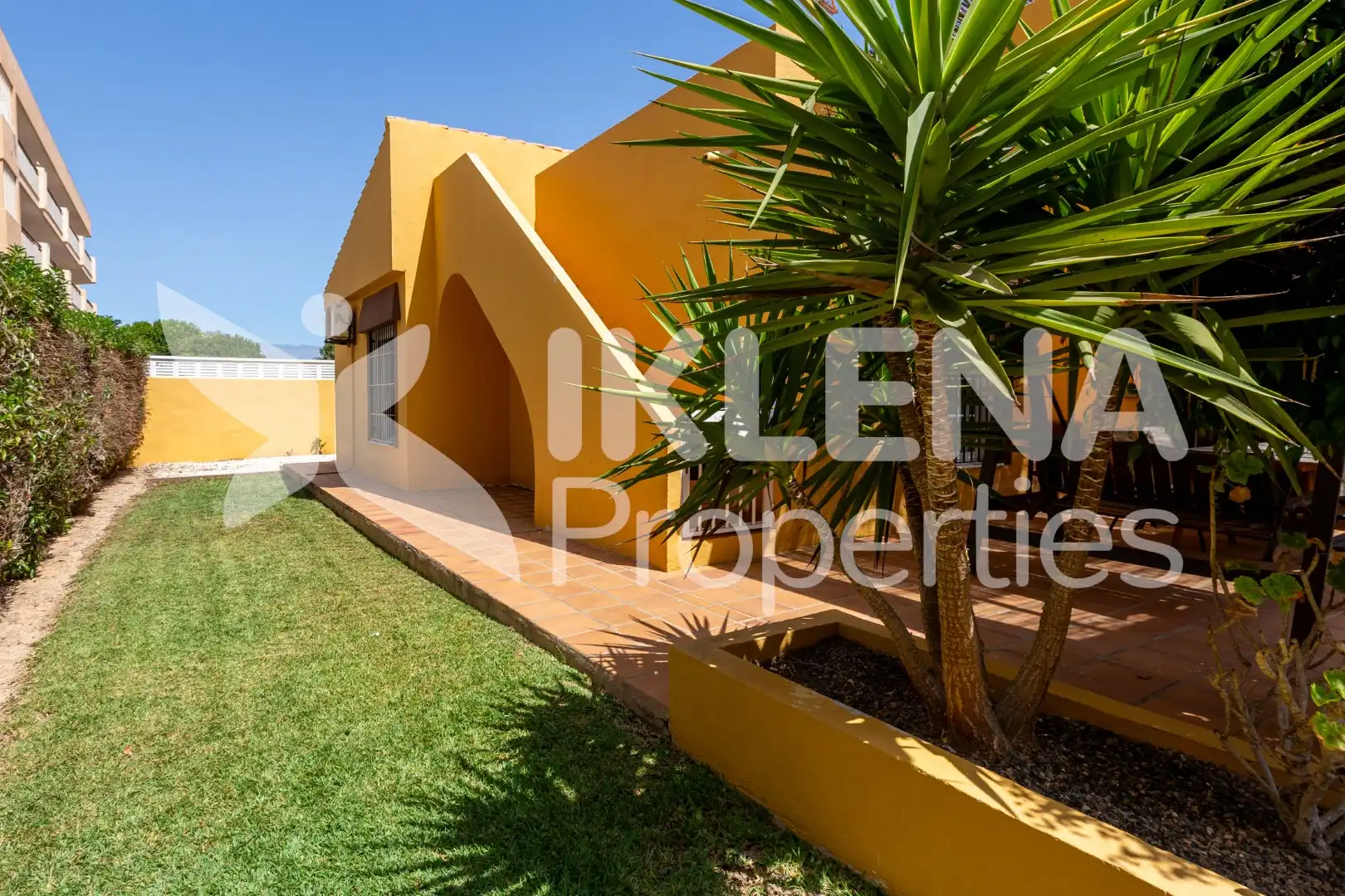 Exterior view of Houses for sale in Roquetas de Mar  with Air Conditioner, Private garden and Parquet flooring