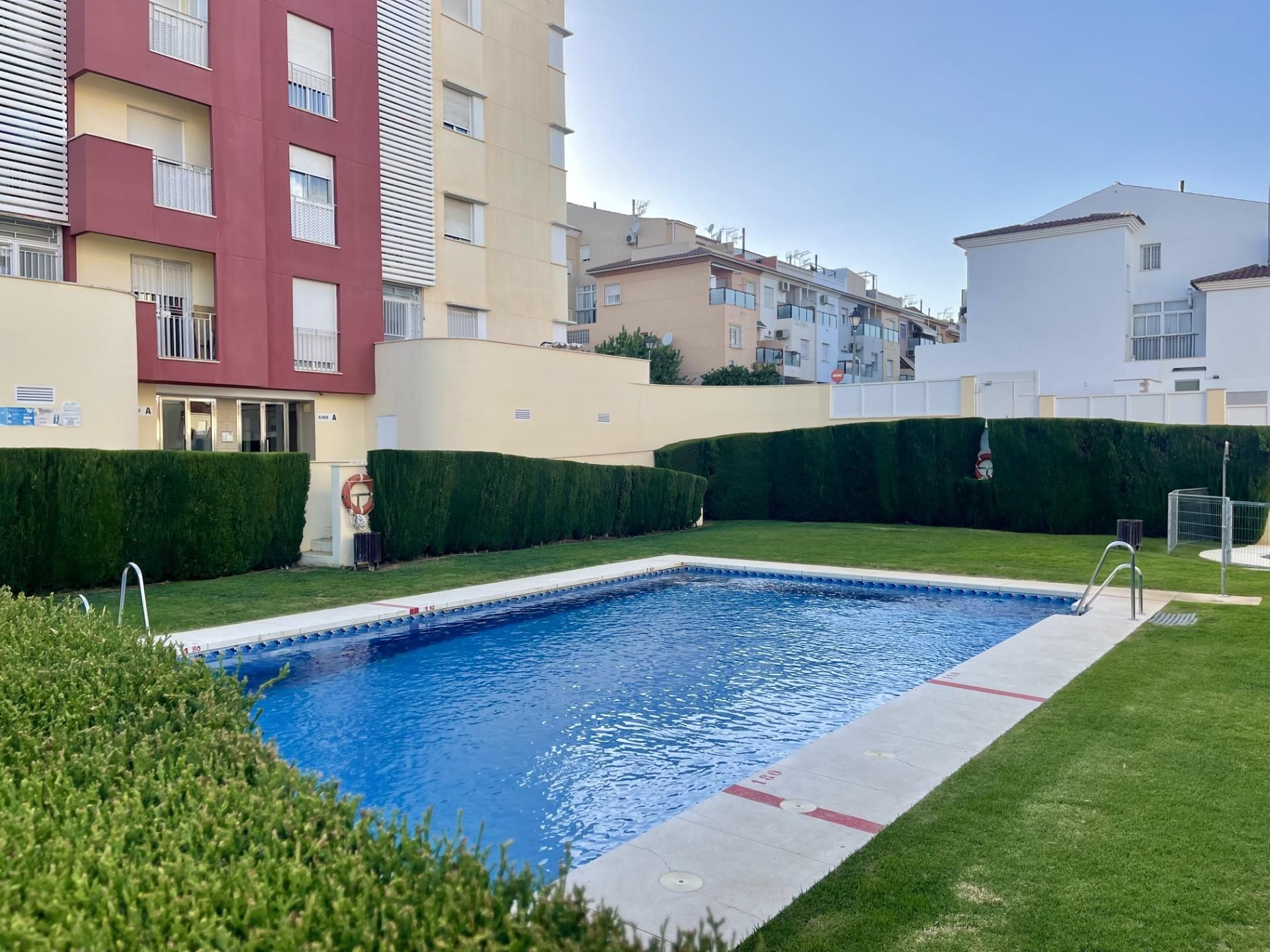 Piscina de Pis en venda en Antequera amb Aire condicionat, Calefacció i Jardí privat