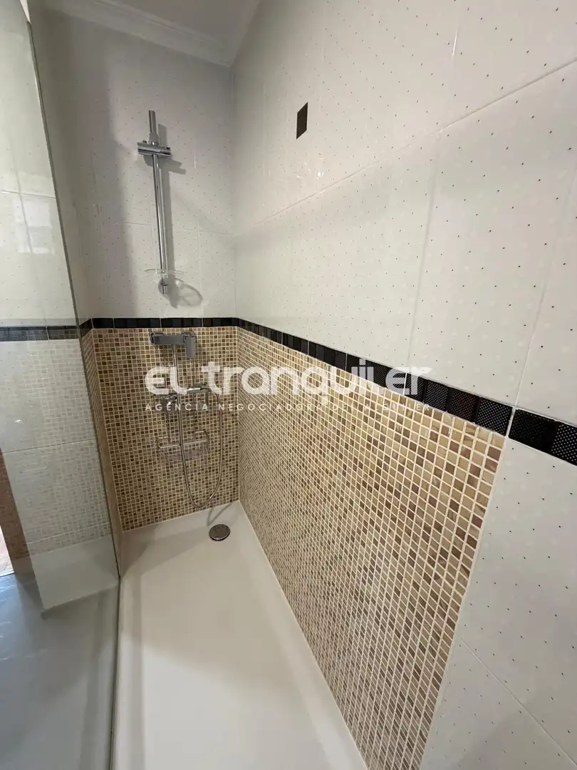 Baño de Piso de alquiler en San Martín de la Vega con Parquet, Terraza y Piscina