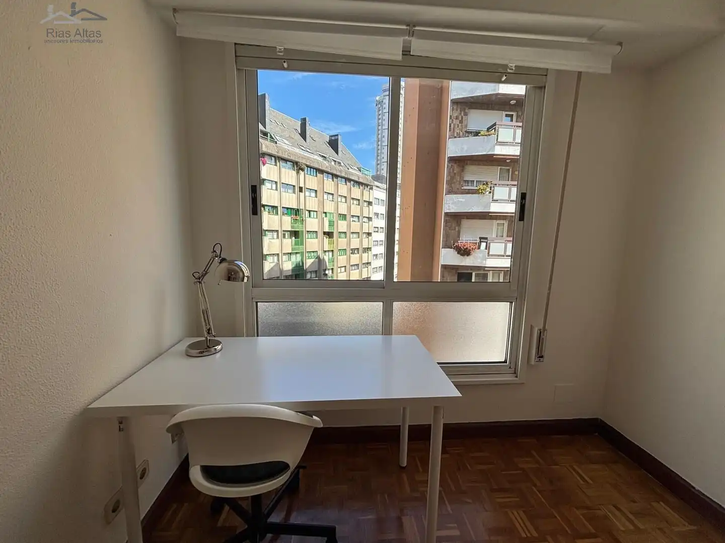 Schlafzimmer von Wohnung zur Miete in A Coruña Capital  mit Heizung und Möbliert