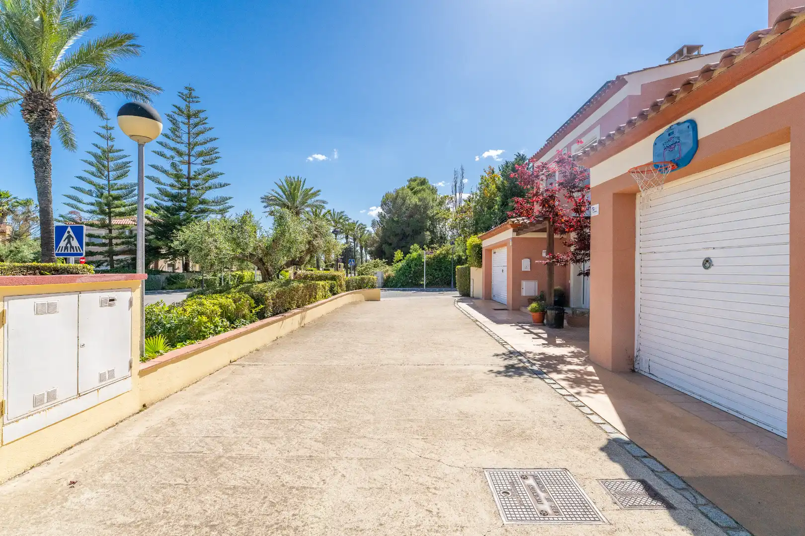 Vista exterior de Casa adosada en venda en Reus amb Aire condicionat, Calefacció i Jardí privat