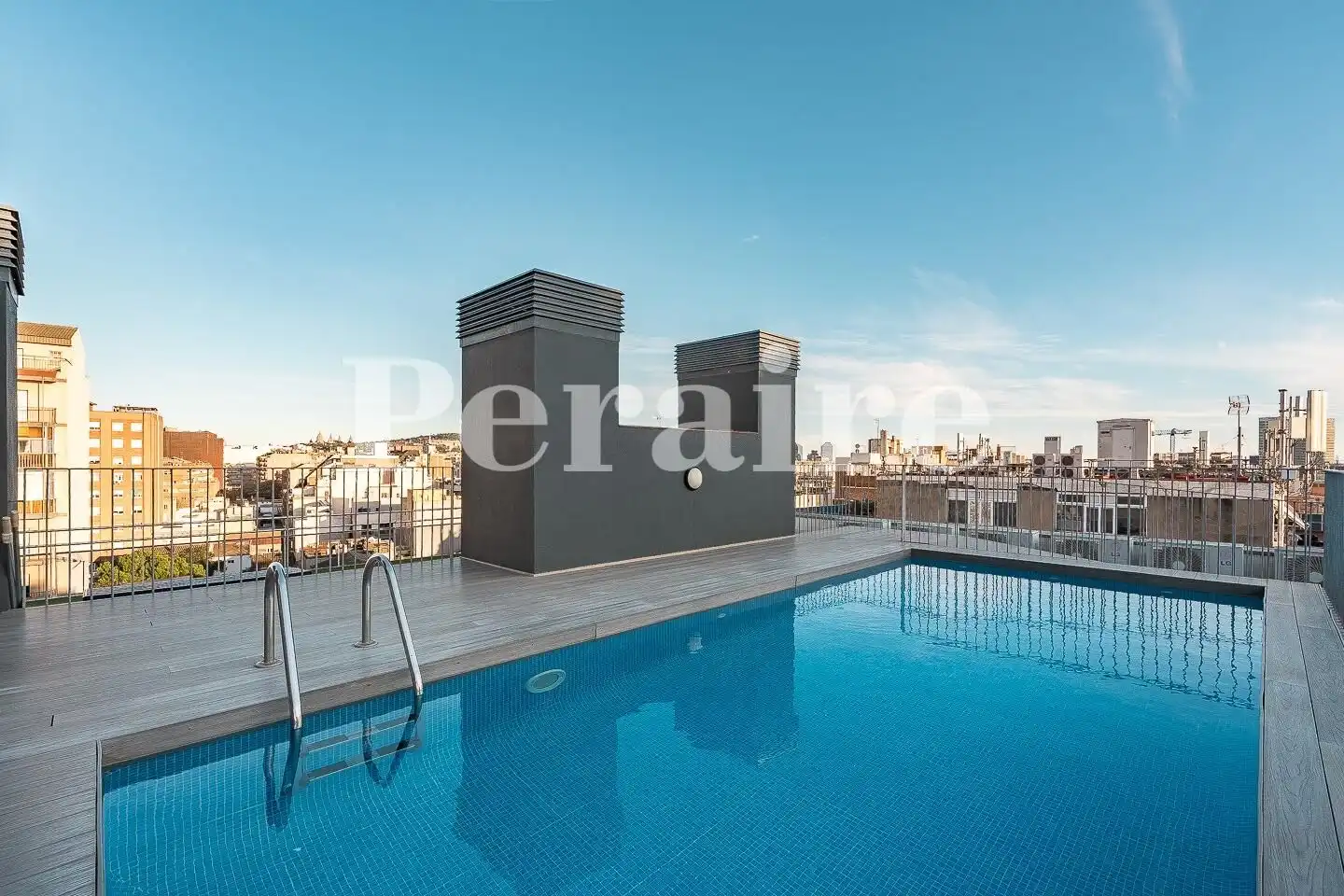 Piscina de Àtic en venda en L'Hospitalet de Llobregat amb Aire condicionat, Calefacció i Terrassa