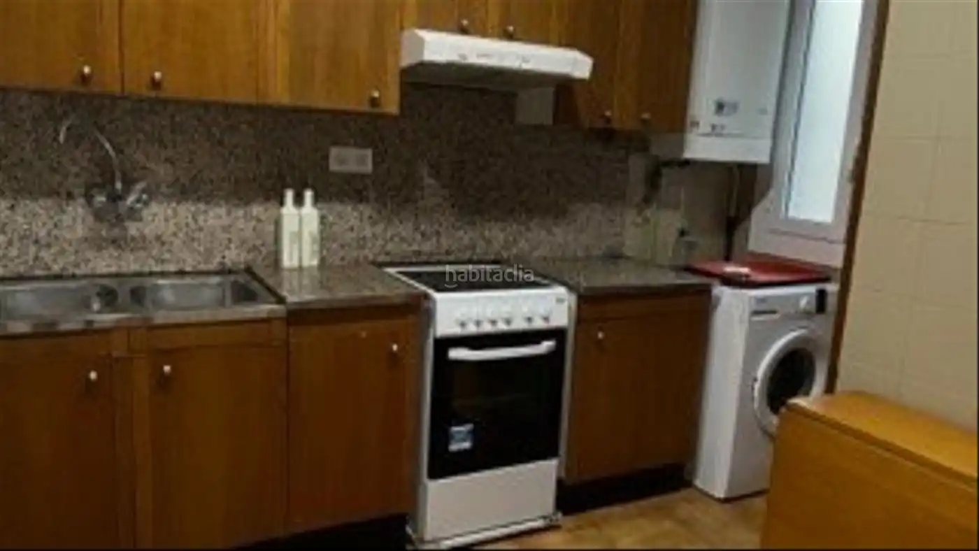 Flat with lift to rent in Carrer de Sant Hilari 4