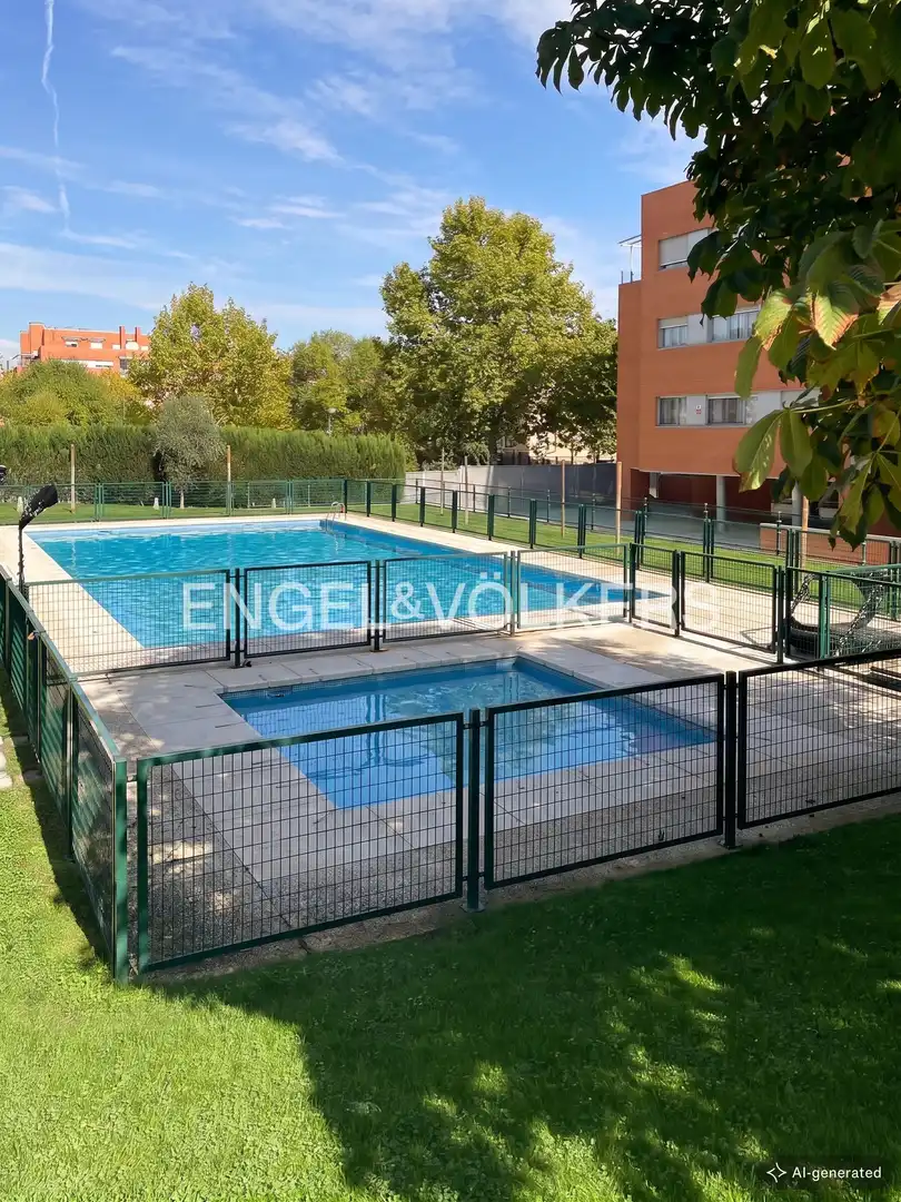 Piscina de Apartamento en venta en Paracuellos de Jarama con Calefacción, Jardín privado y Terraza