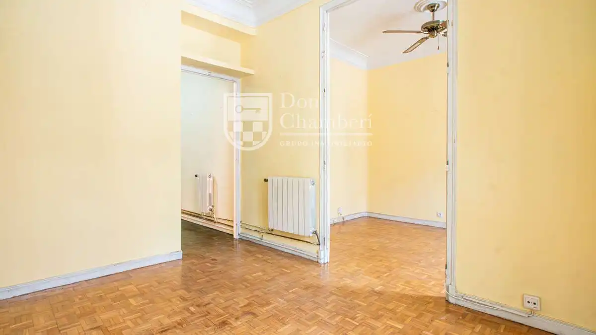 Bedroom of Flat for sale in Madrid  with Heating, Storage room and Balcony